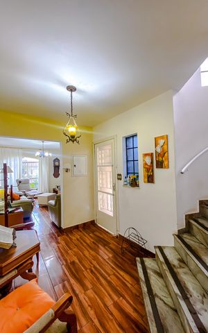 Casa à venda com 220m², 3 quartos e 2 vagasHall