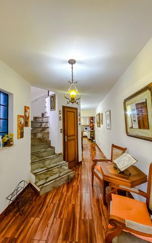 Casa à venda com 220m², 3 quartos e 2 vagasHall