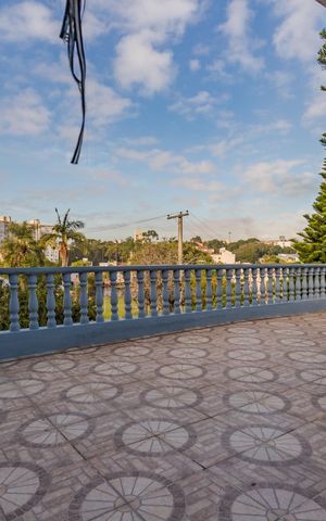 Casa à venda com 200m², 4 quartos e 2 vagas Casa à venda com 200m², 4 quartos e 2 vagasEspaço Gourmet