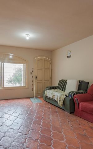 Casa à venda com 200m², 4 quartos e 2 vagas Casa à venda com 200m², 4 quartos e 2 vagasSala