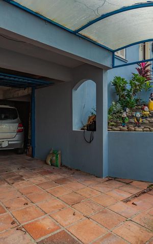 Casa à venda com 200m², 4 quartos e 2 vagas Casa à venda com 200m², 4 quartos e 2 vagasGaragem