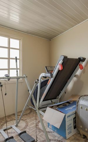 Casa à venda com 200m², 4 quartos e 2 vagas Casa à venda com 200m², 4 quartos e 2 vagasSuíte