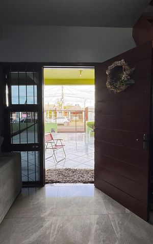 Casa à venda com 485m², 3 quartos e 4 vagas Casa à venda com 485m², 3 quartos e 4 vagasSala