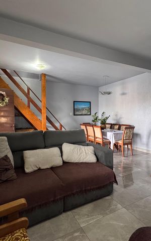Casa à venda com 485m², 3 quartos e 4 vagas Casa à venda com 485m², 3 quartos e 4 vagasSala