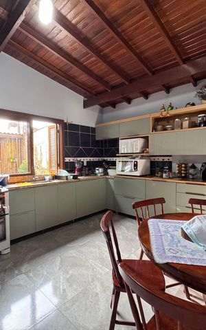 Casa à venda com 485m², 3 quartos e 4 vagas Casa à venda com 485m², 3 quartos e 4 vagasCozinha