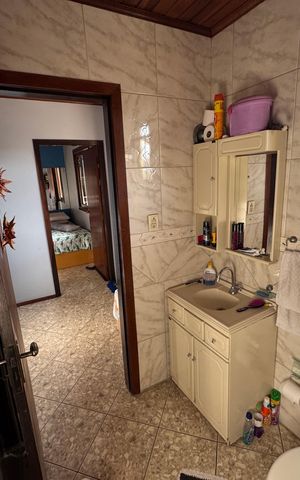 Casa à venda com 485m², 3 quartos e 4 vagas Casa à venda com 485m², 3 quartos e 4 vagasBanheiro 2