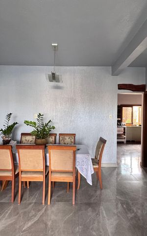Casa à venda com 485m², 3 quartos e 4 vagas Casa à venda com 485m², 3 quartos e 4 vagasSala