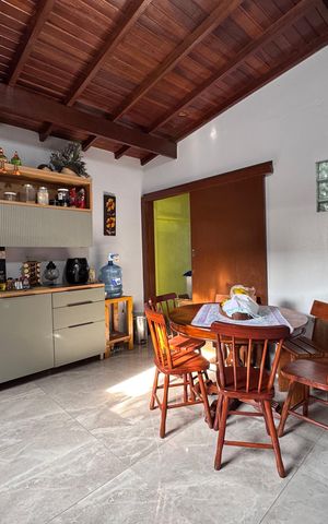 Casa à venda com 485m², 3 quartos e 4 vagas Casa à venda com 485m², 3 quartos e 4 vagasCozinha