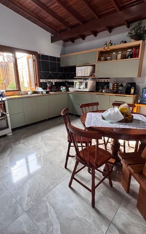 Casa à venda com 485m², 3 quartos e 4 vagas Casa à venda com 485m², 3 quartos e 4 vagasCozinha