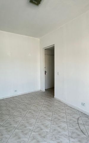 Apartamento à venda com 45m², 1 quarto e 1 vagaSala