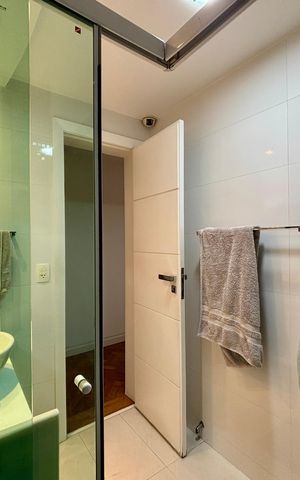 Apartamento à venda com 287m², 4 quartos e 2 vagas Apartamento à venda com 287m², 4 quartos e 2 vagasBanheiro social 1