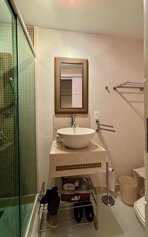 Apartamento à venda com 287m², 4 quartos e 2 vagas Apartamento à venda com 287m², 4 quartos e 2 vagasBanheiro da Suíte 1