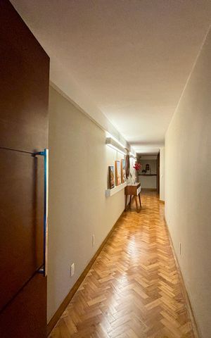 Apartamento à venda com 287m², 4 quartos e 2 vagas Apartamento à venda com 287m², 4 quartos e 2 vagasCorredor
