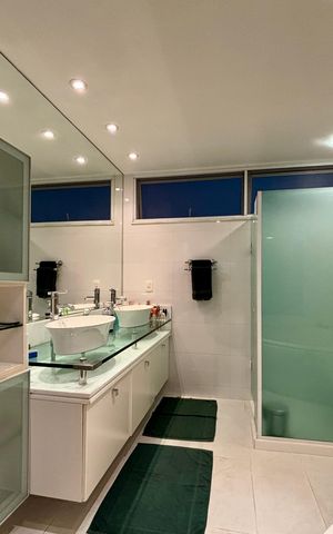 Apartamento à venda com 287m², 4 quartos e 2 vagas Apartamento à venda com 287m², 4 quartos e 2 vagasBanheiro da Suíte 2