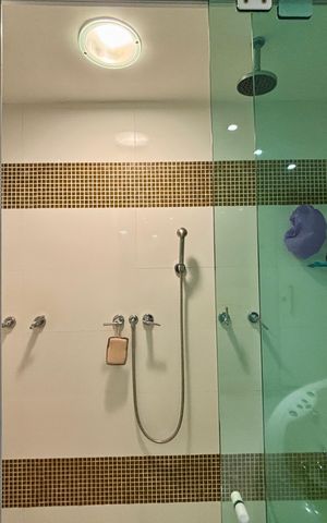 Apartamento à venda com 287m², 4 quartos e 2 vagas Apartamento à venda com 287m², 4 quartos e 2 vagasBanheiro da Suíte 2
