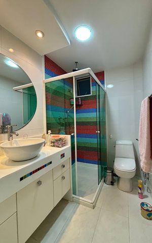 Apartamento à venda com 287m², 4 quartos e 2 vagas Apartamento à venda com 287m², 4 quartos e 2 vagasBanheiro social 2