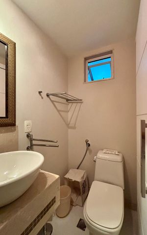 Apartamento à venda com 287m², 4 quartos e 2 vagas Apartamento à venda com 287m², 4 quartos e 2 vagasBanheiro da Suíte 1