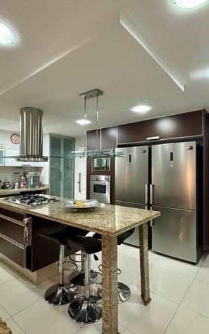 Apartamento à venda com 287m², 4 quartos e 2 vagas Apartamento à venda com 287m², 4 quartos e 2 vagasCozinha