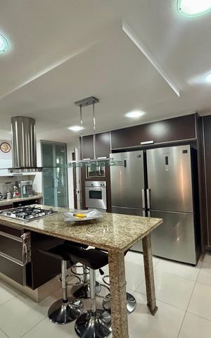 Apartamento à venda com 287m², 4 quartos e 2 vagas Apartamento à venda com 287m², 4 quartos e 2 vagasCozinha