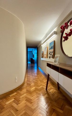 Apartamento à venda com 287m², 4 quartos e 2 vagas Apartamento à venda com 287m², 4 quartos e 2 vagasCorredor