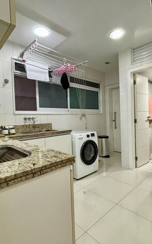 Apartamento à venda com 287m², 4 quartos e 2 vagas Apartamento à venda com 287m², 4 quartos e 2 vagasÁrea de serviço