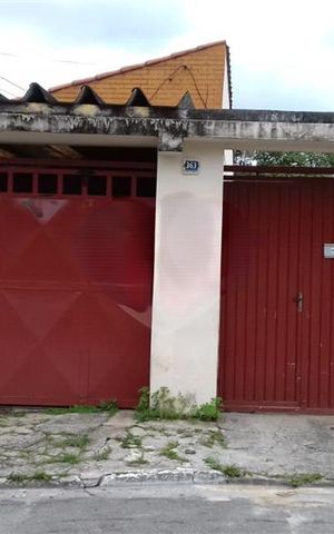 Casa à venda com 256m², 2 quartos e 4 vagas