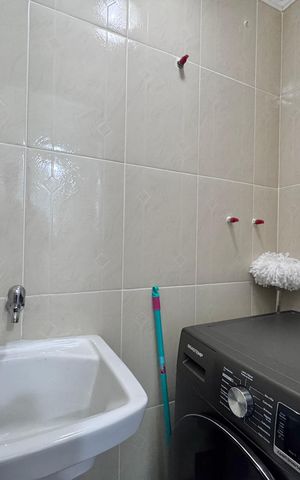 Apartamento à venda com 94m², 3 quartos e 2 vagas Apartamento à venda com 94m², 3 quartos e 2 vagasCozinha e Área de Serviço
