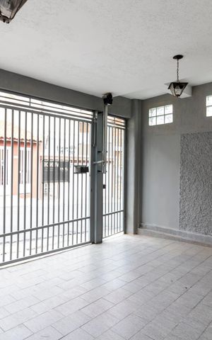 Casa à venda com 150m², 2 quartos e 2 vagas Casa à venda com 150m², 2 quartos e 2 vagasGaragem
