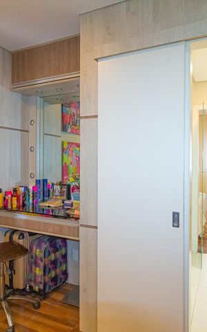 Apartamento à venda com 107m², 2 quartos e 1 vaga Apartamento à venda com 107m², 2 quartos e 1 vagaCloset da suíte 2