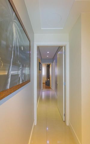 Apartamento à venda com 107m², 2 quartos e 1 vaga Apartamento à venda com 107m², 2 quartos e 1 vagaCorredor