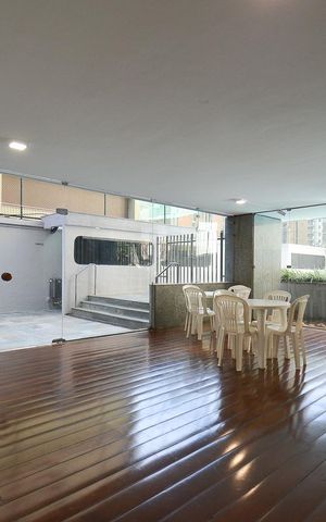 Apartamento à venda com 360m², 4 quartos e 4 vagas Apartamento à venda com 360m², 4 quartos e 4 vagasÁrea comum - Salão de festas