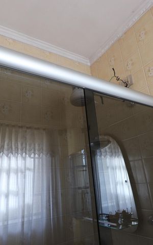 Casa à venda com 300m², 3 quartos e 2 vagasBanheiro da Suíte 2