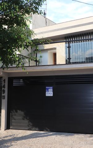 Casa à venda com 300m², 3 quartos e 2 vagasFachada