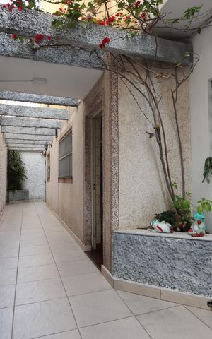Casa à venda com 300m², 3 quartos e 2 vagasCorredor Lateral