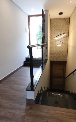 Casa à venda com 300m², 3 quartos e 2 vagasCorredor Lateral