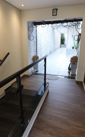 Casa à venda com 300m², 3 quartos e 2 vagasCorredor Lateral