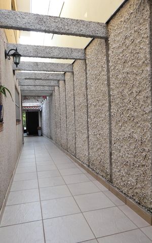 Casa à venda com 300m², 3 quartos e 2 vagasCorredor Lateral
