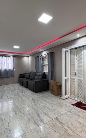 Casa à venda com 140m², 2 quartos e 4 vagas Casa à venda com 140m², 2 quartos e 4 vagasSala