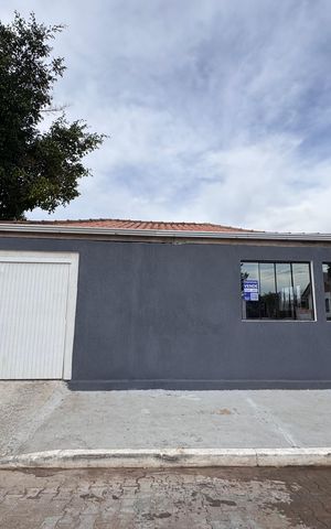 Casa à venda com 140m², 2 quartos e 4 vagas Casa à venda com 140m², 2 quartos e 4 vagasPlaquinha fachada