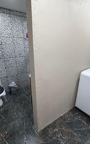 Casa à venda com 140m², 2 quartos e 4 vagas Casa à venda com 140m², 2 quartos e 4 vagasBanheiro