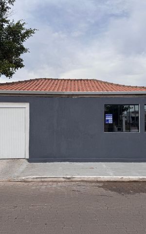 Casa à venda com 140m², 2 quartos e 4 vagas Casa à venda com 140m², 2 quartos e 4 vagasFachada plaquinha