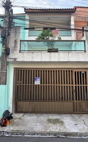 Casa para alugar com 246m², 3 quartos e 1 vaga Casa para alugar com 246m², 3 quartos e 1 vagaFachada