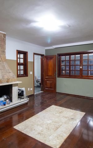 Casa à venda com 200m², 3 quartos e 2 vagas Casa à venda com 200m², 3 quartos e 2 vagasSala