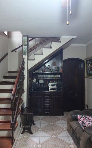 Casa à venda com 239m², 3 quartos e 2 vagasSala