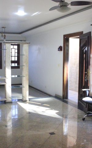 Casa à venda com 213m², 3 quartos e 4 vagasSala