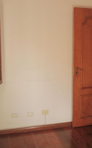 Casa à venda com 213m², 3 quartos e 4 vagasQuarto 2