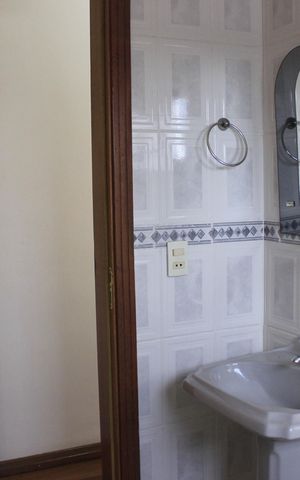 Casa à venda com 213m², 3 quartos e 4 vagasBanheiro 2