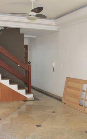 Casa à venda com 213m², 3 quartos e 4 vagasSala