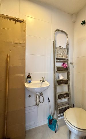 Apartamento à venda com 144m², 4 quartos e 1 vaga Apartamento à venda com 144m², 4 quartos e 1 vagaBanheiro de Serviço