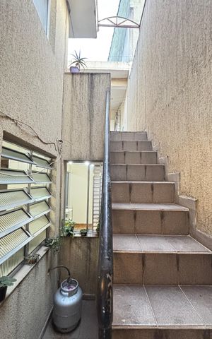 Casa à venda com 210m², 3 quartos e 1 vagaEscada Externa